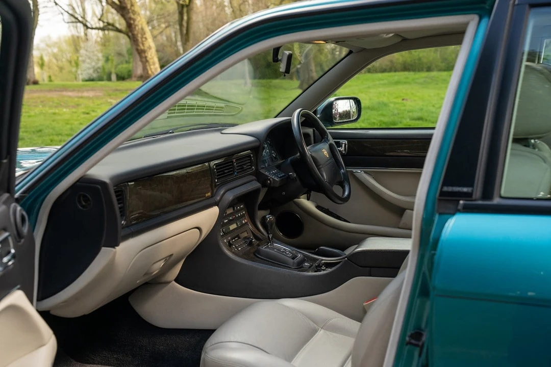 1995 Jaguar X300 XJ - Image 16 of 31