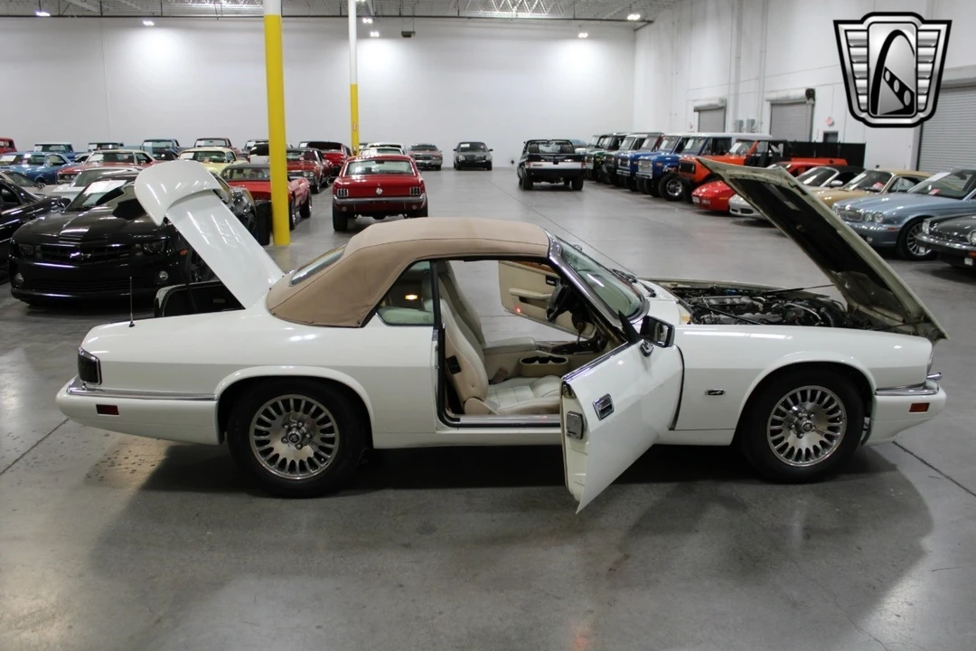 1995 Jaguar XJS - Image 11 of 12