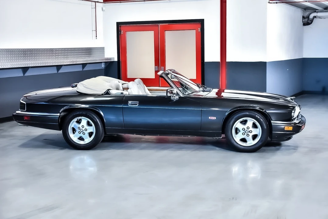 1995 Jaguar XJS Convertible - Image 10 of 30