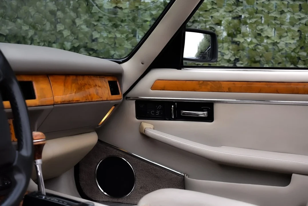 1995 Jaguar XJS Convertible - Image 19 of 31