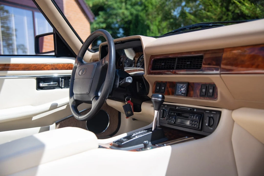 1995 Jaguar XJS Convertible - Image 25 of 30