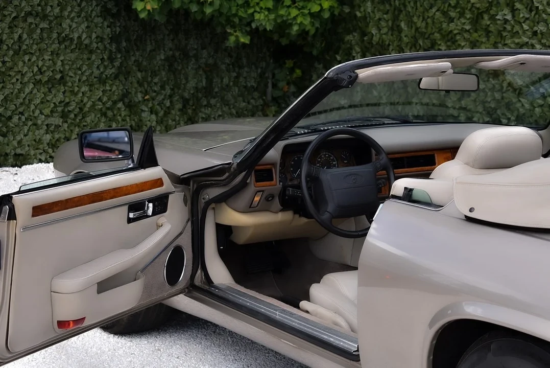 1995 Jaguar XJS Convertible - Image 21 of 30