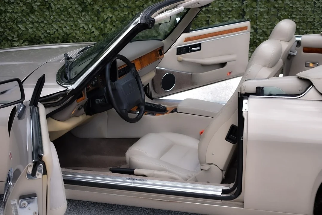 1995 Jaguar XJS Convertible - Image 23 of 30