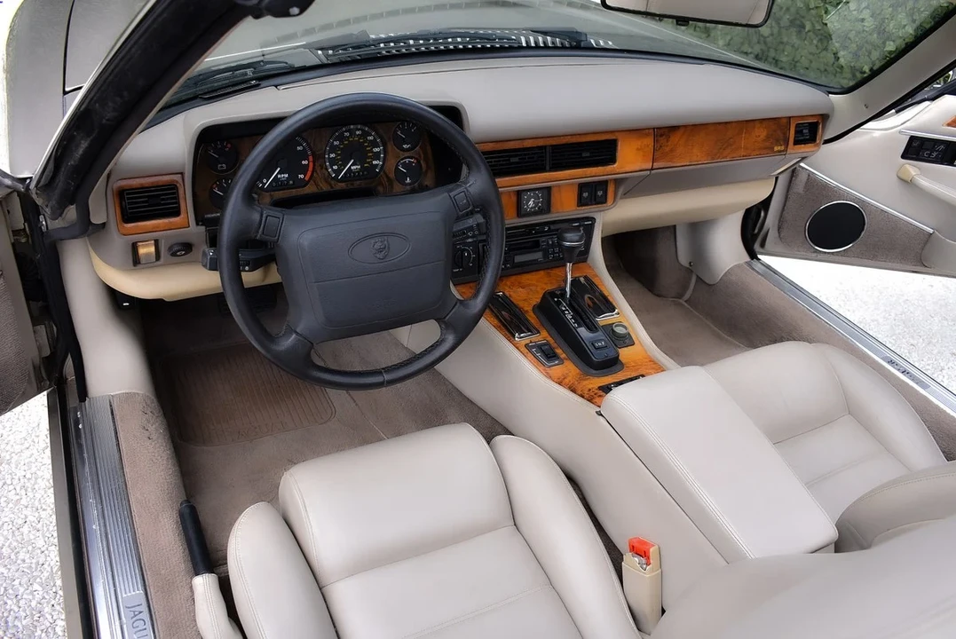 1995 Jaguar XJS Convertible - Image 27 of 30