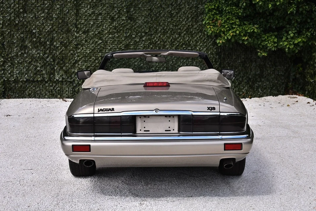 1995 Jaguar XJS Convertible - Image 10 of 30