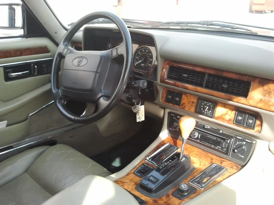 1995 Jaguar XJS Convertible - Image 5 of 6