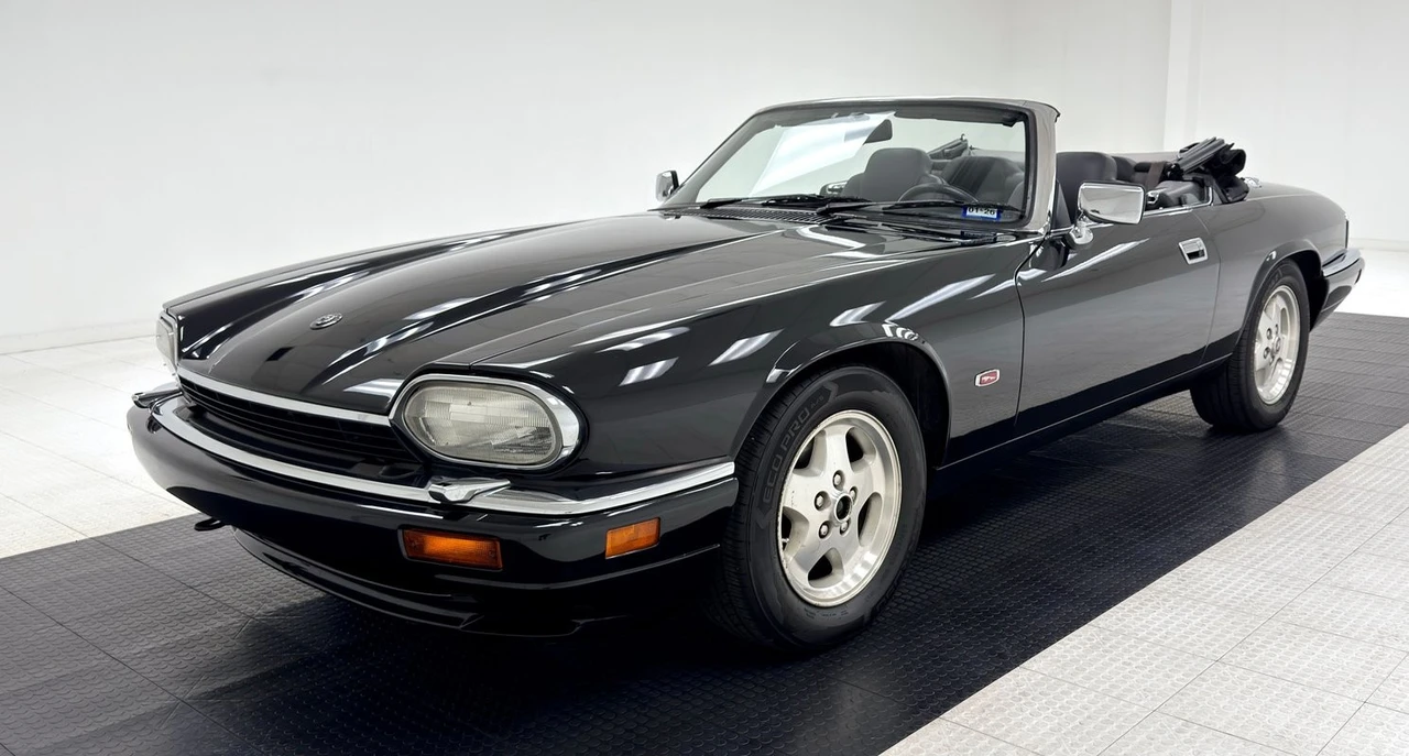 1995 Jaguar - Image 2 of 31