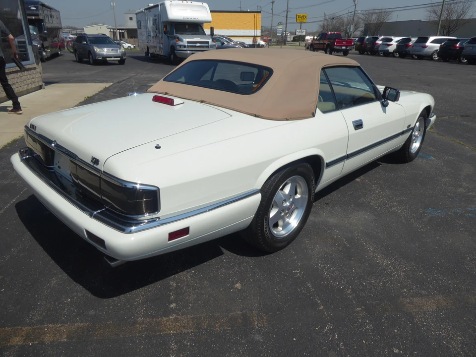 1995 Jaguar XJS Convertible - Image 16 of 31