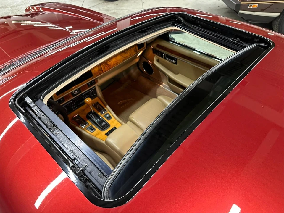 1995 Jaguar XJS - Image 13 of 31