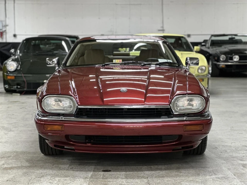 1995 Jaguar XJS - Image 2 of 31
