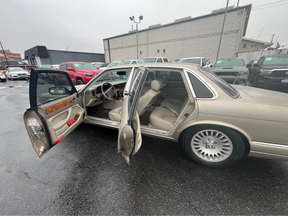 1995 Jaguar X300 XJ - Image 9 of 10