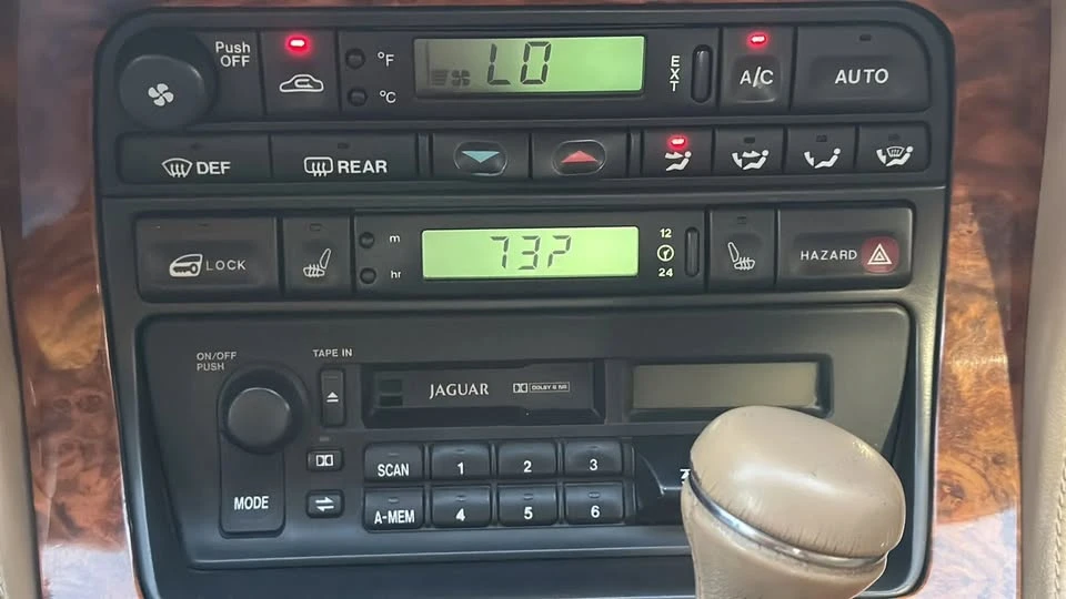 1995 Jaguar X300 XJ - Image 11 of 20