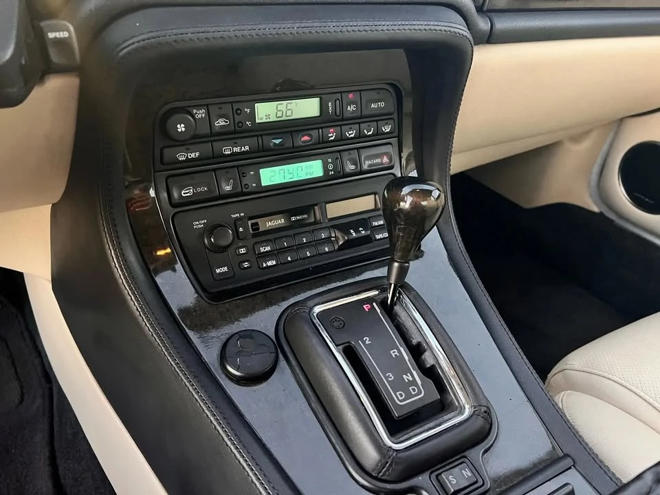1995 Jaguar X300 XJ - Image 17 of 18