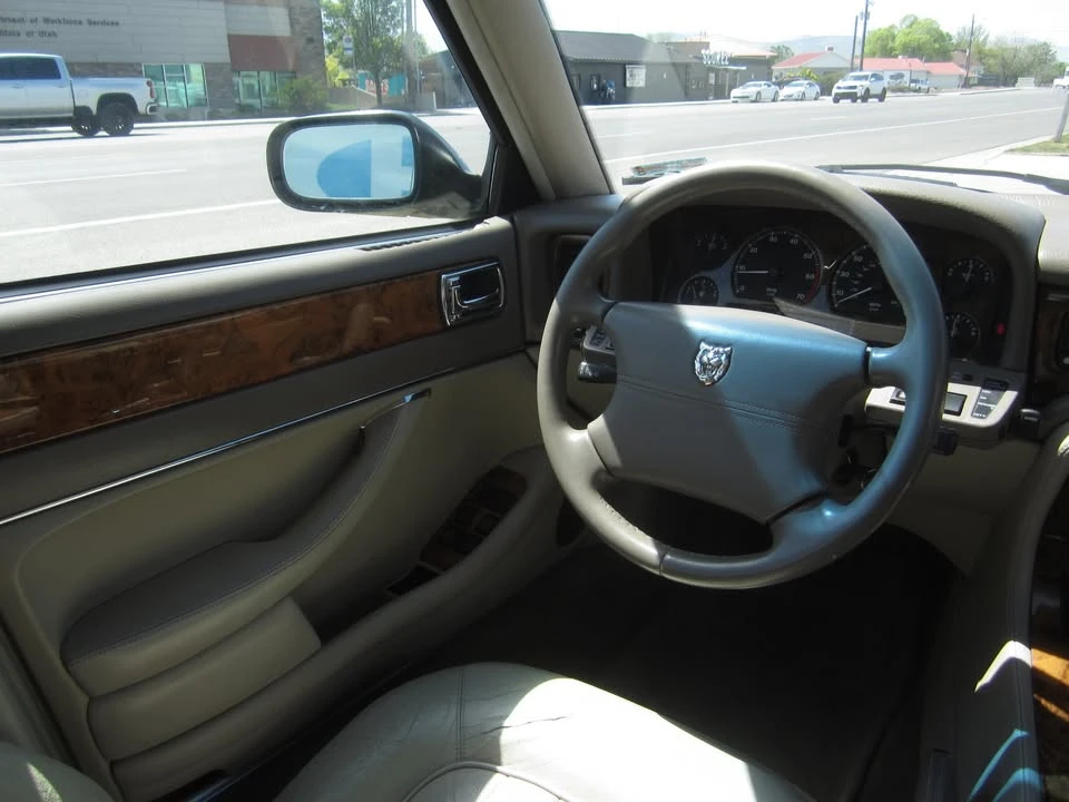 1995 Jaguar X300 XJ - Image 16 of 17