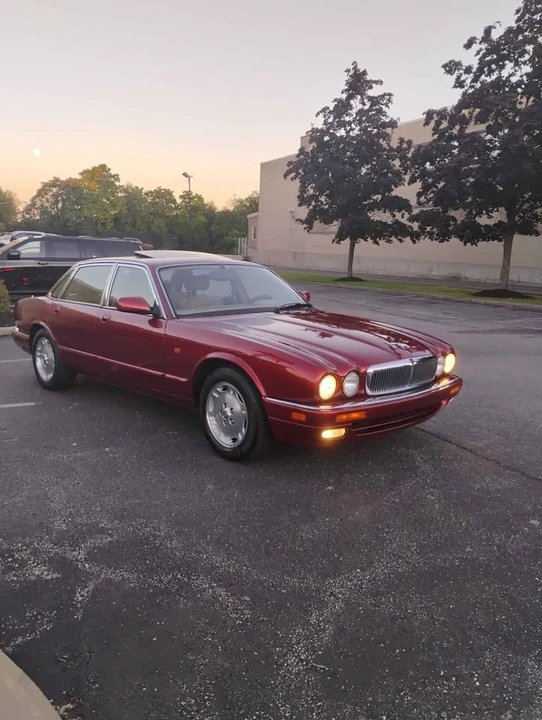1995 Jaguar X300 XJ - Image 2 of 10