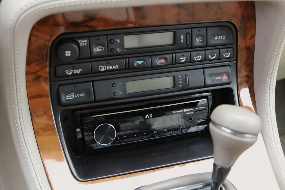 1995 Jaguar X300 XJ - Image 12 of 14