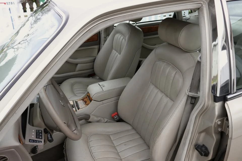 1995 Jaguar X300 XJ - Image 10 of 14