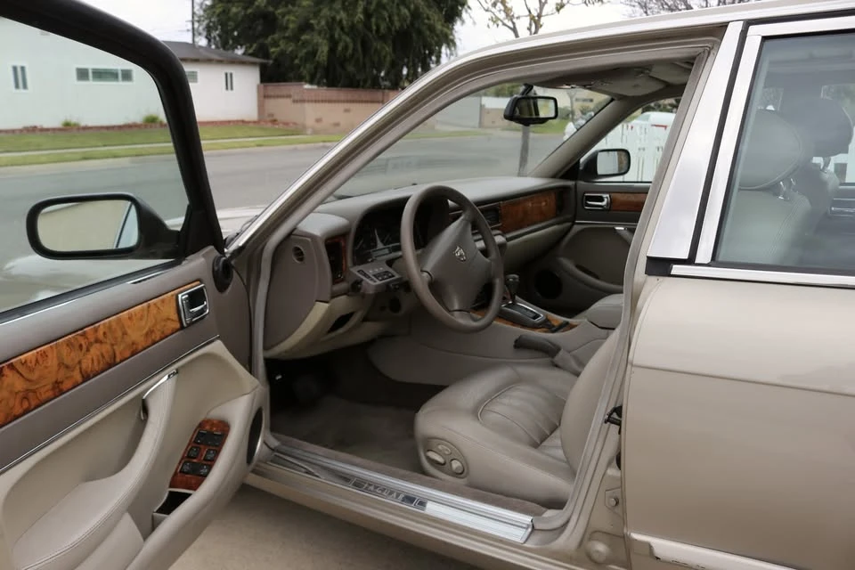1995 Jaguar X300 XJ - Image 8 of 14