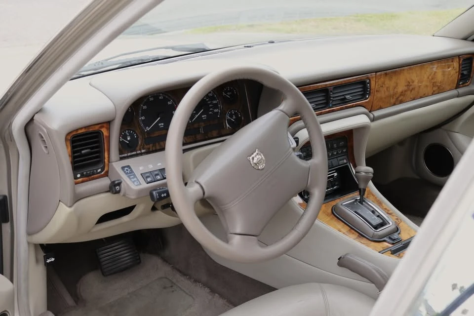 1995 Jaguar X300 XJ - Image 9 of 14