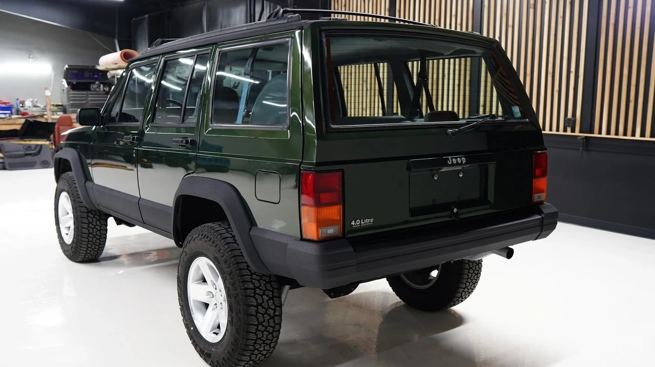 1995 Jeep XJ Cherokee - Image 9 of 21