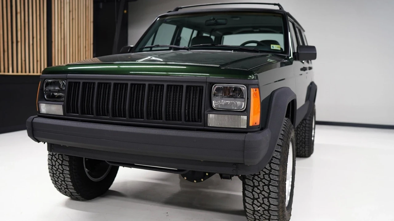 1995 Jeep XJ Cherokee - Image 14 of 21