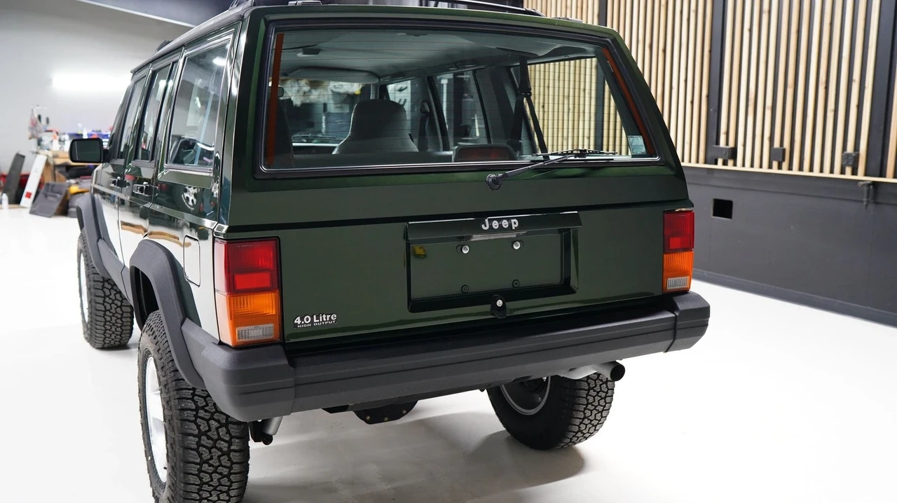 1995 Jeep XJ Cherokee - Image 10 of 21