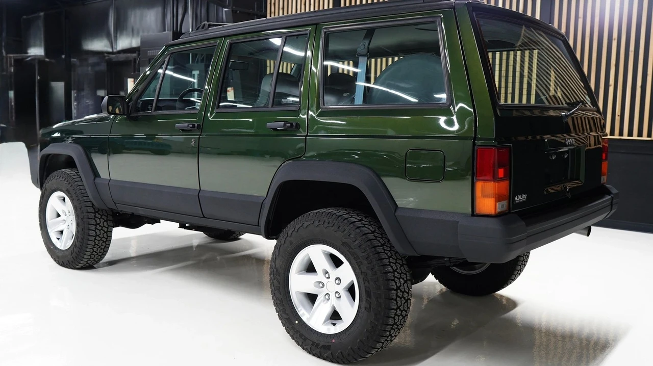 1995 Jeep XJ Cherokee - Image 8 of 21