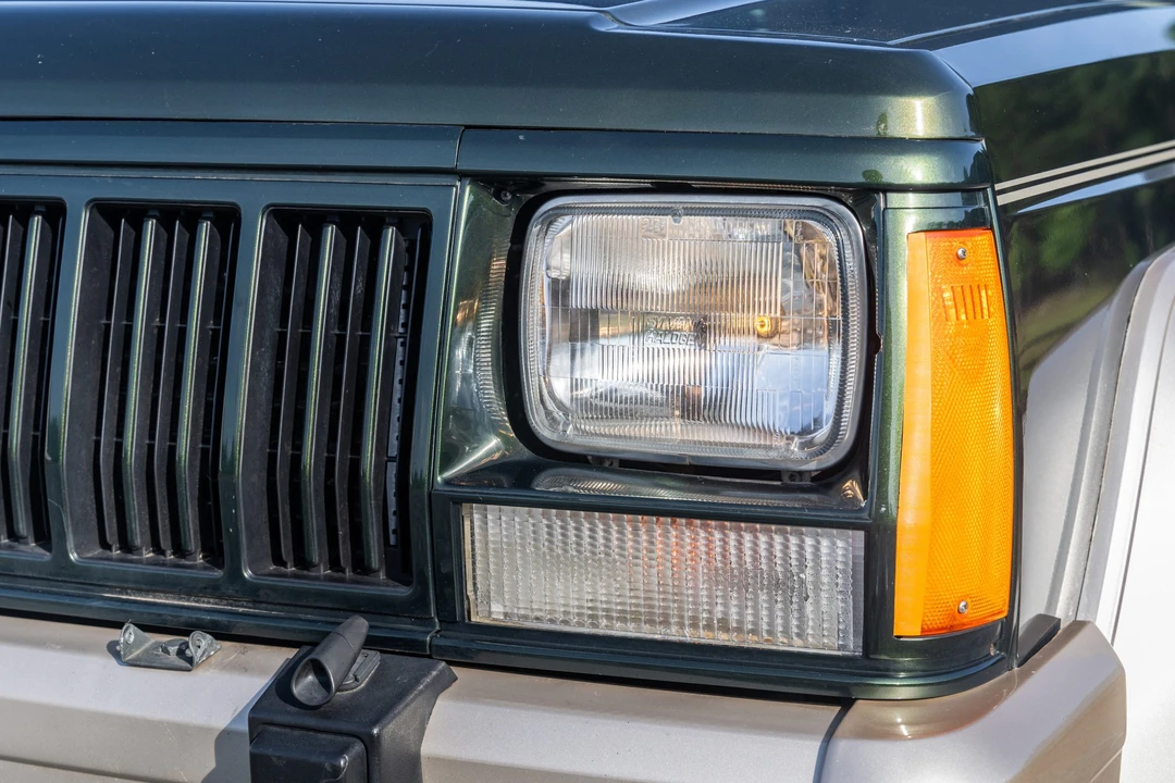 1995 Jeep XJ Cherokee - Image 14 of 31