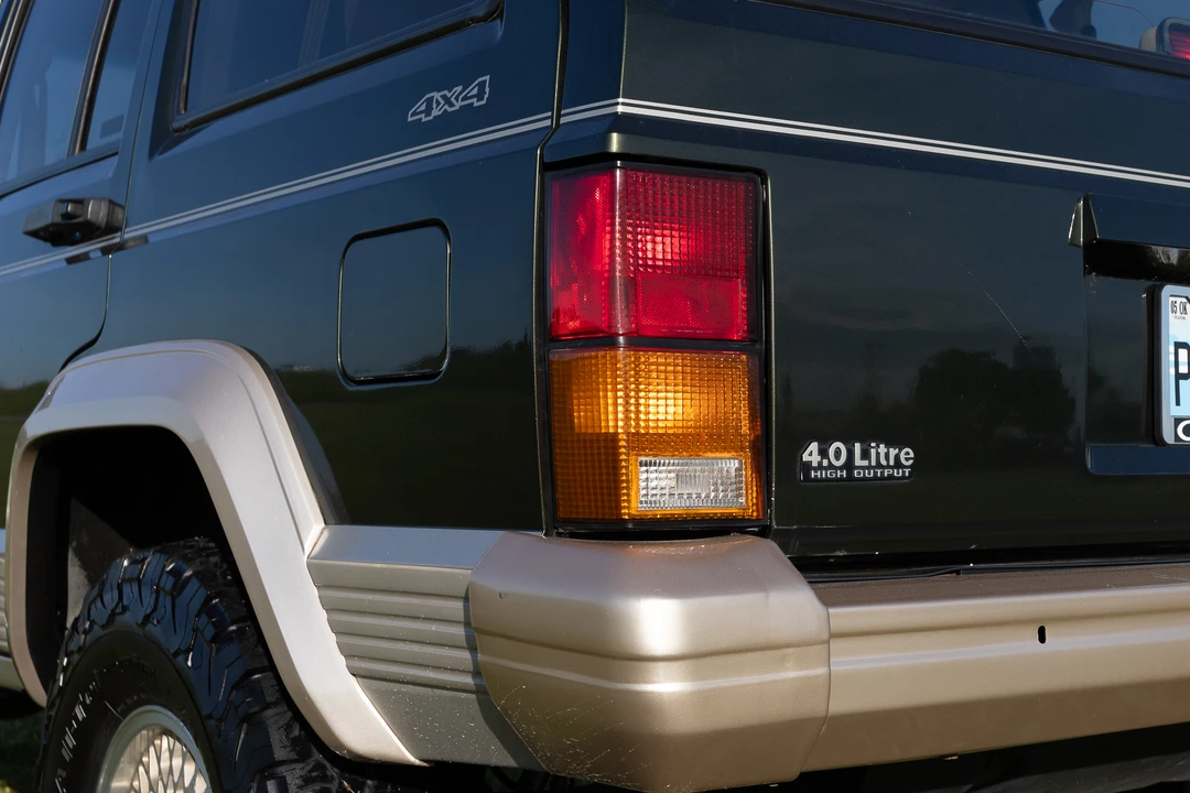 1995 Jeep XJ Cherokee - Image 19 of 31