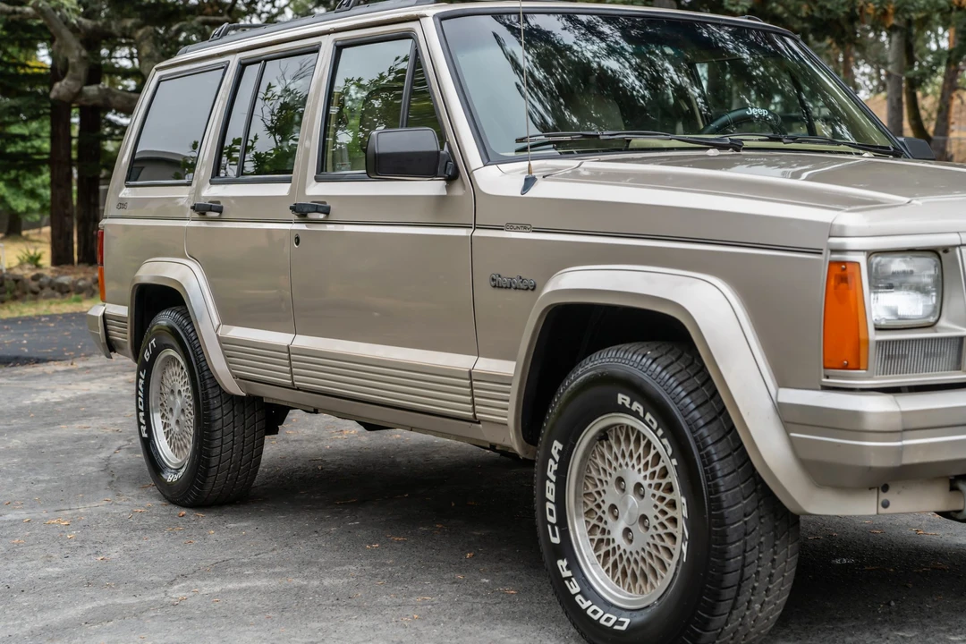 1995 Jeep XJ Cherokee - Image 19 of 31