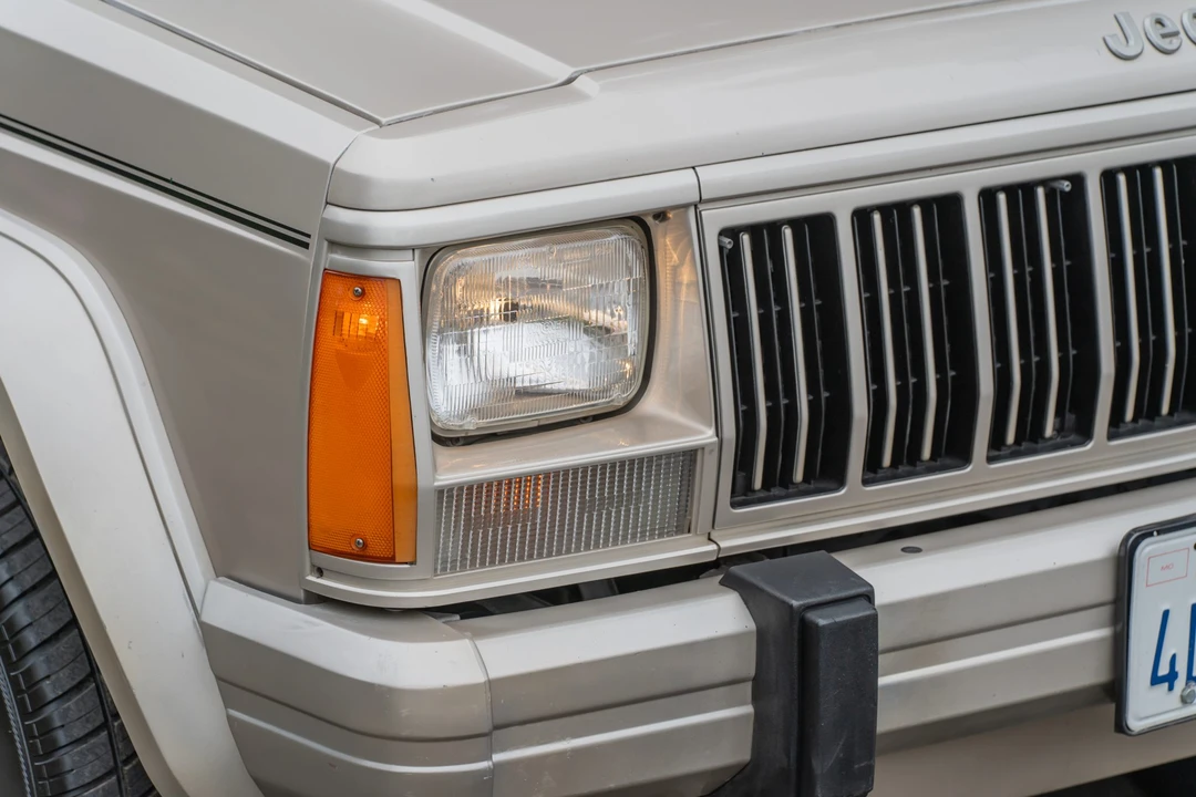 1995 Jeep XJ Cherokee - Image 14 of 31
