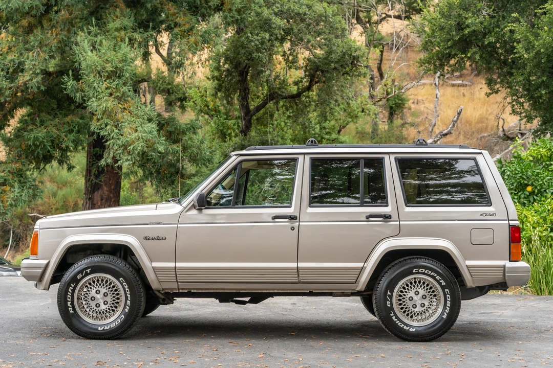 1995 Jeep XJ Cherokee - Image 2 of 31