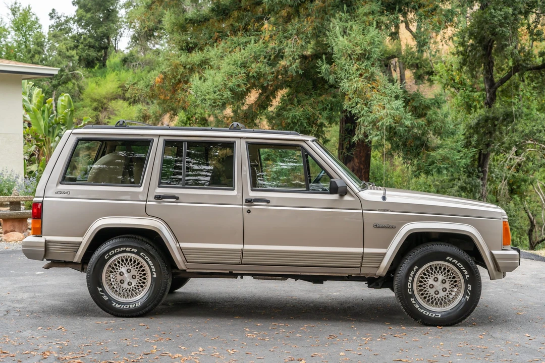 1995 Jeep XJ Cherokee - Image 6 of 31