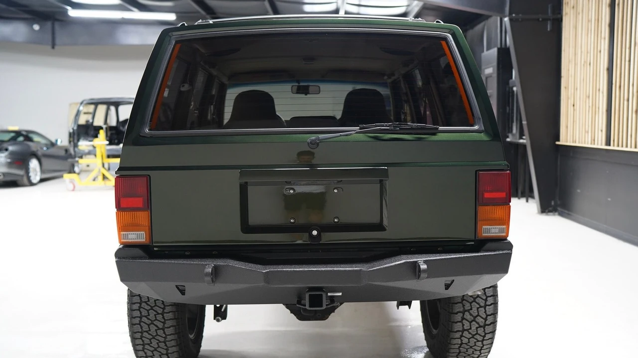 1995 Jeep XJ Cherokee - Image 10 of 25