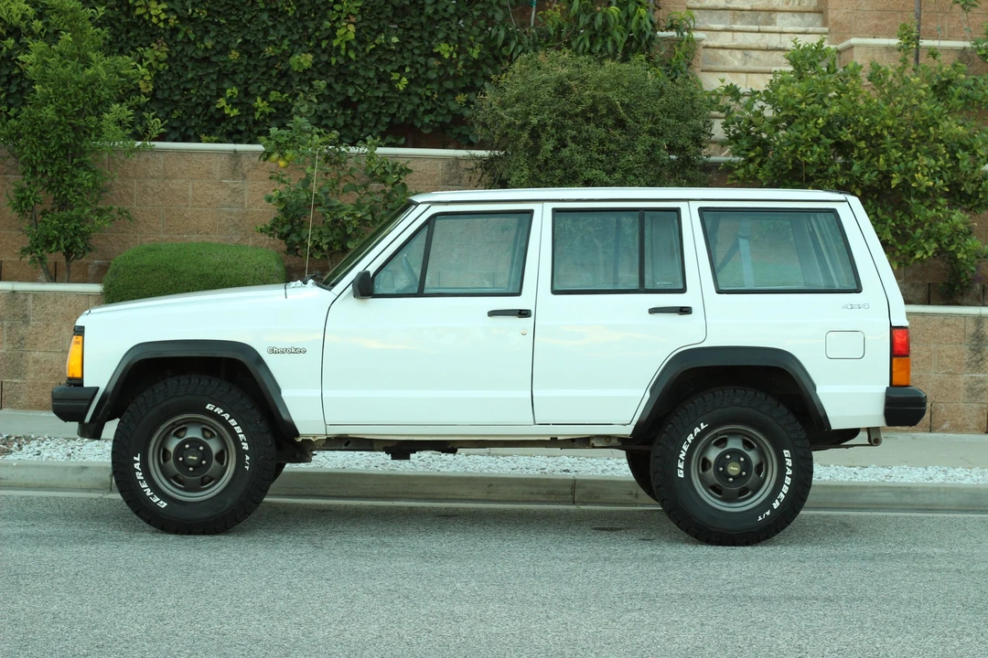1995 Jeep XJ Cherokee - Image 14 of 31