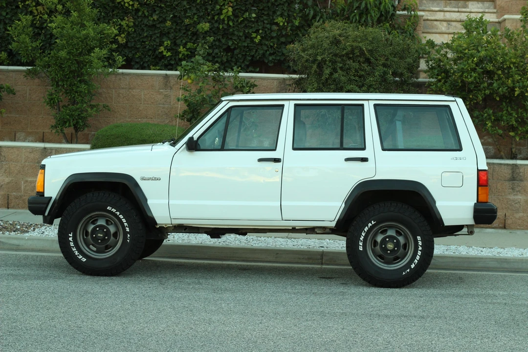 1995 Jeep XJ Cherokee - Image 15 of 31