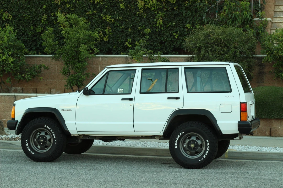 1995 Jeep XJ Cherokee - Image 16 of 31