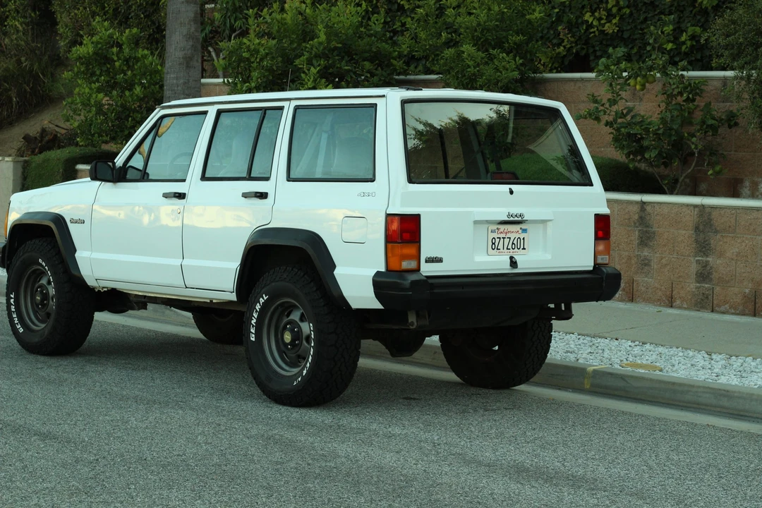 1995 Jeep XJ Cherokee - Image 19 of 31