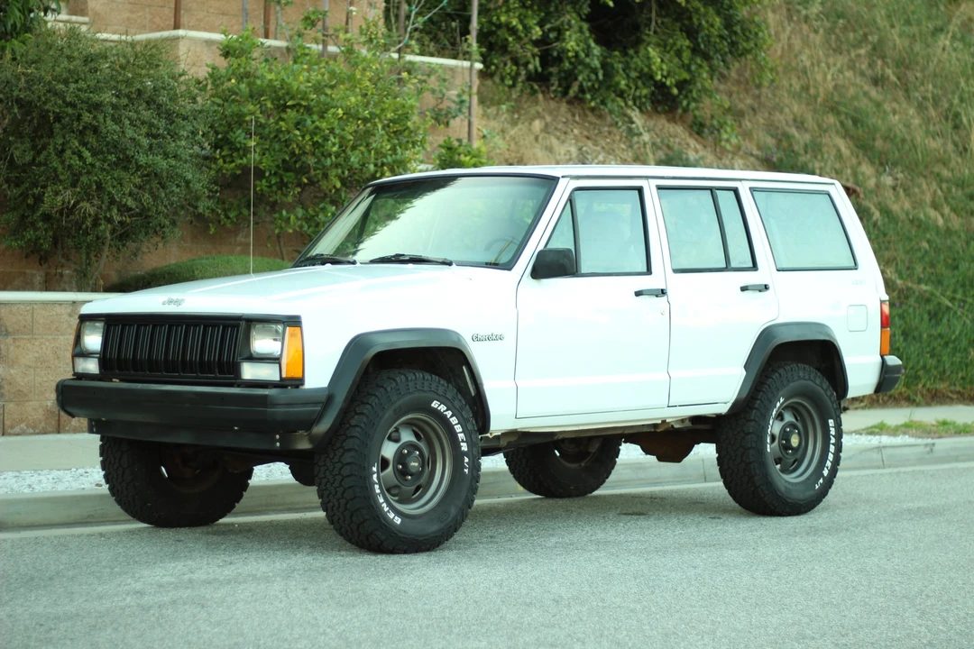 1995 Jeep XJ Cherokee - Image 10 of 31