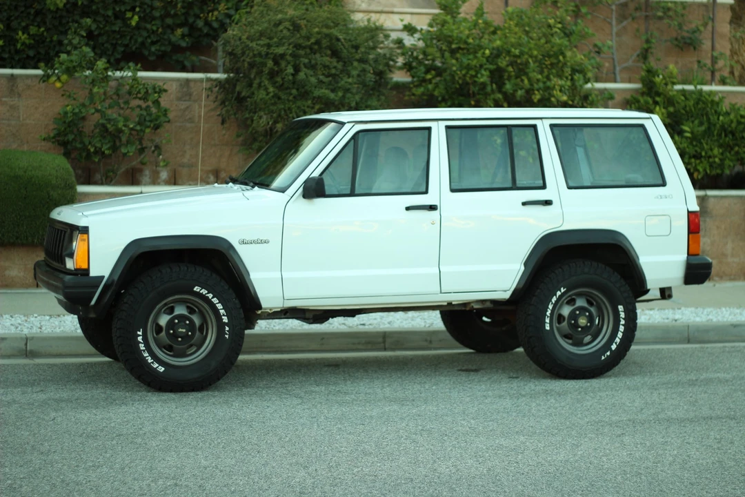 1995 Jeep XJ Cherokee - Image 13 of 31