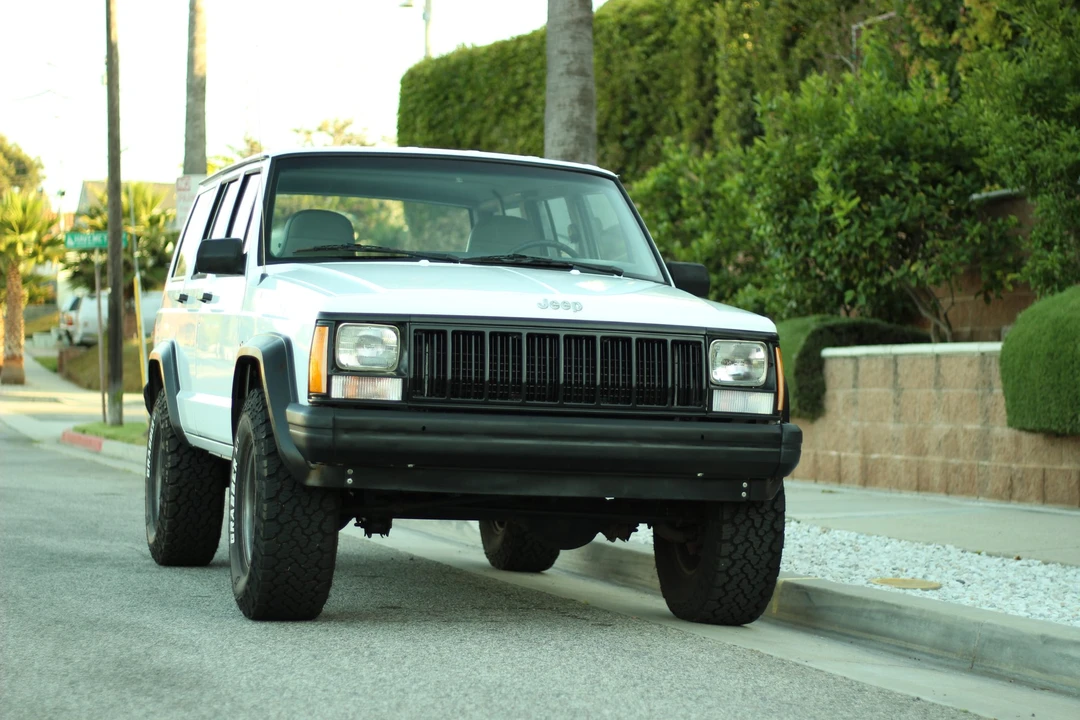 1995 Jeep XJ Cherokee - Image 6 of 31