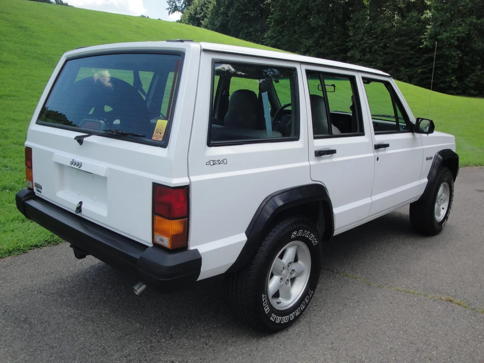 1995 Jeep XJ Cherokee - Image 14 of 31