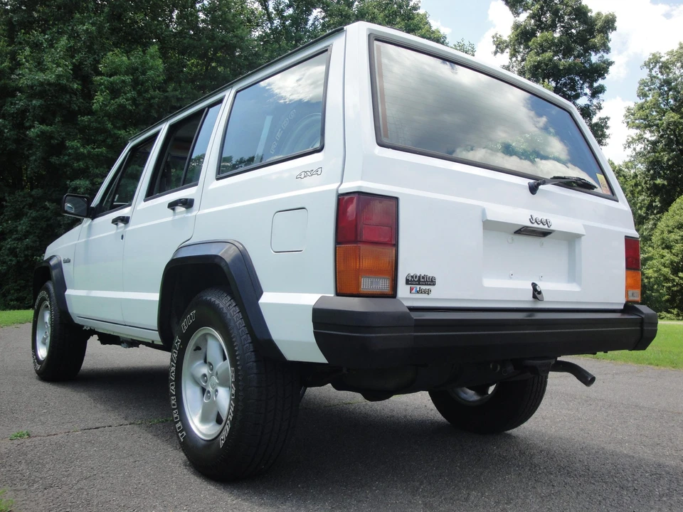 1995 Jeep XJ Cherokee - Image 19 of 31