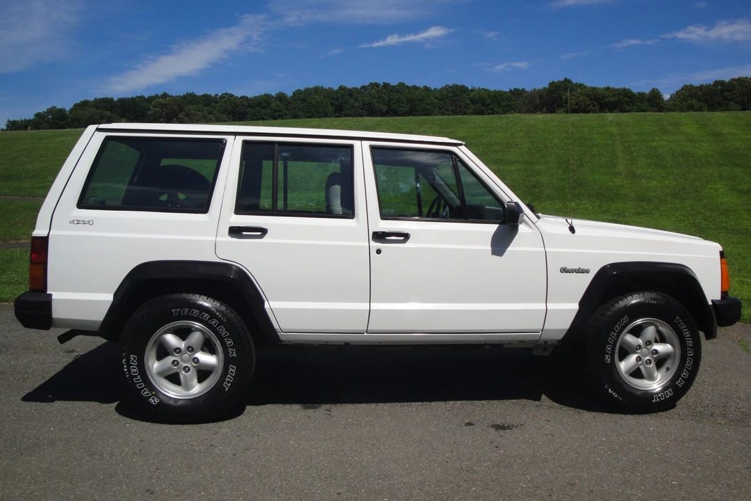 1995 Jeep XJ Cherokee - Image 10 of 31
