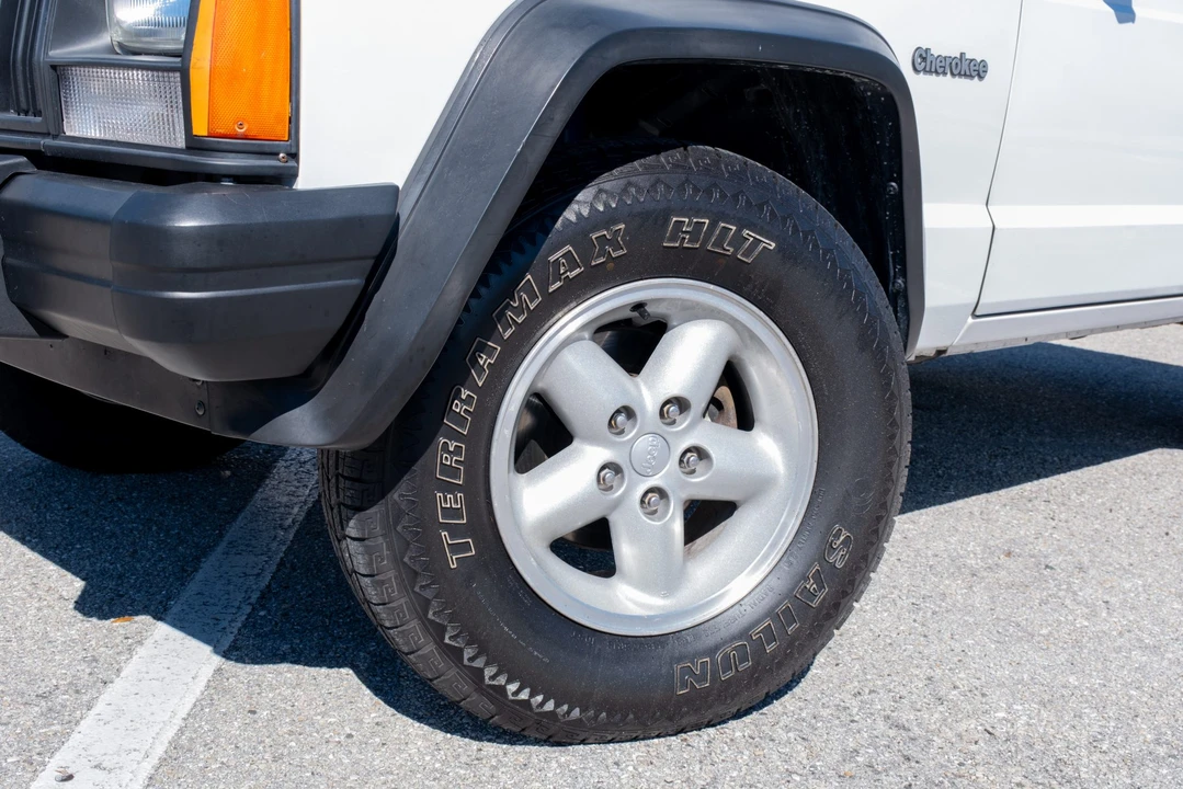 1995 Jeep XJ Cherokee - Image 24 of 31
