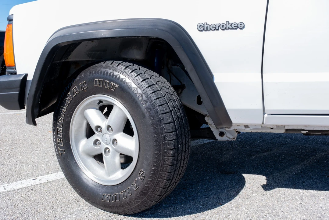 1995 Jeep XJ Cherokee - Image 25 of 31