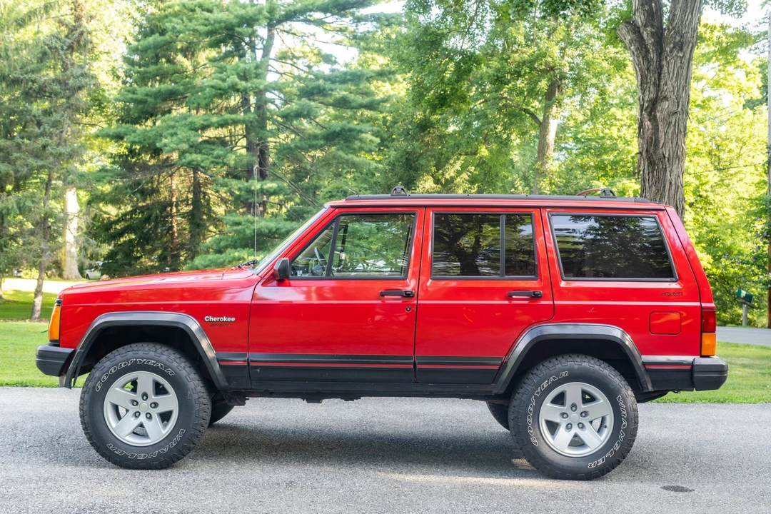 1995 Jeep XJ Cherokee - Image 14 of 31