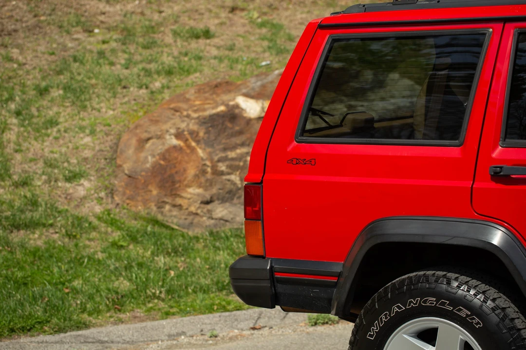 1995 Jeep XJ Cherokee - Image 24 of 31