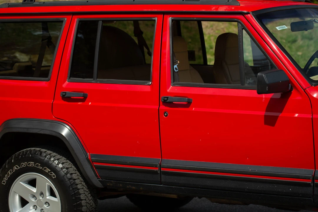 1995 Jeep XJ Cherokee - Image 19 of 31