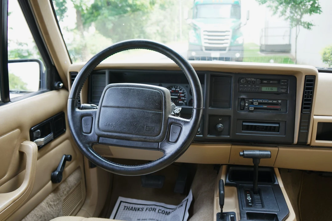 1995 Jeep XJ Cherokee - Image 28 of 31